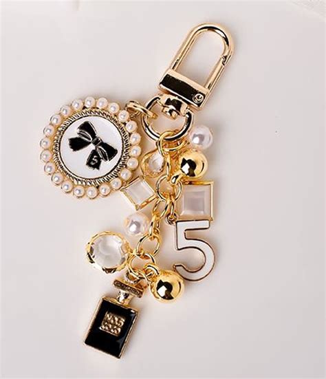 chanel fluffy keychain